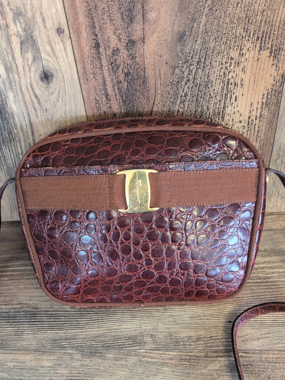 Salvatore Ferragamo Vara Ribbo Crocodile Embossed Leather Shoulder Crossboy Bag - Picture 7 of 13